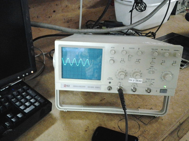 File:EEG Amp osc line noise.jpg