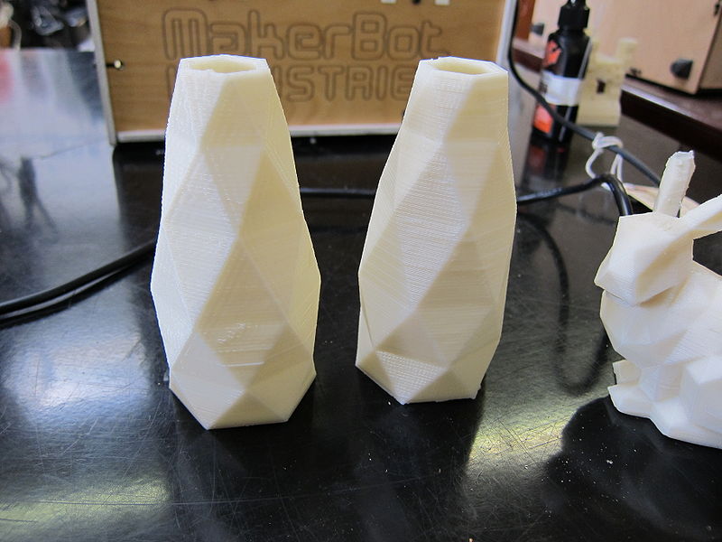 File:Bunny and vases.jpg